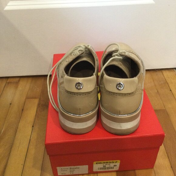 Nude Patent Leather Rosalie Wishbone Shoes (size 9.5) - Picture 3 of 8